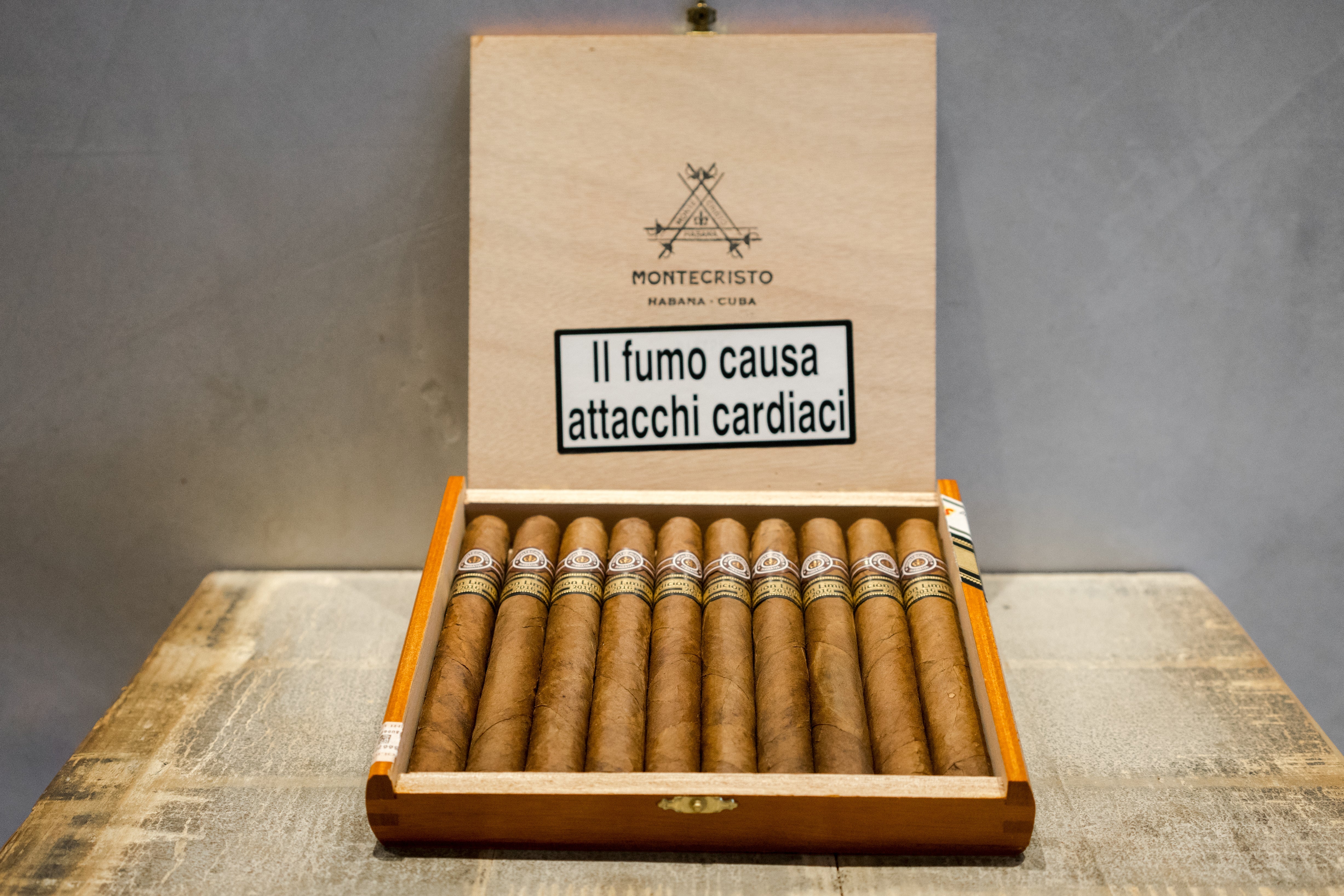 Montecristo Dantés Cigar (Box of 10 Cigars) for sale