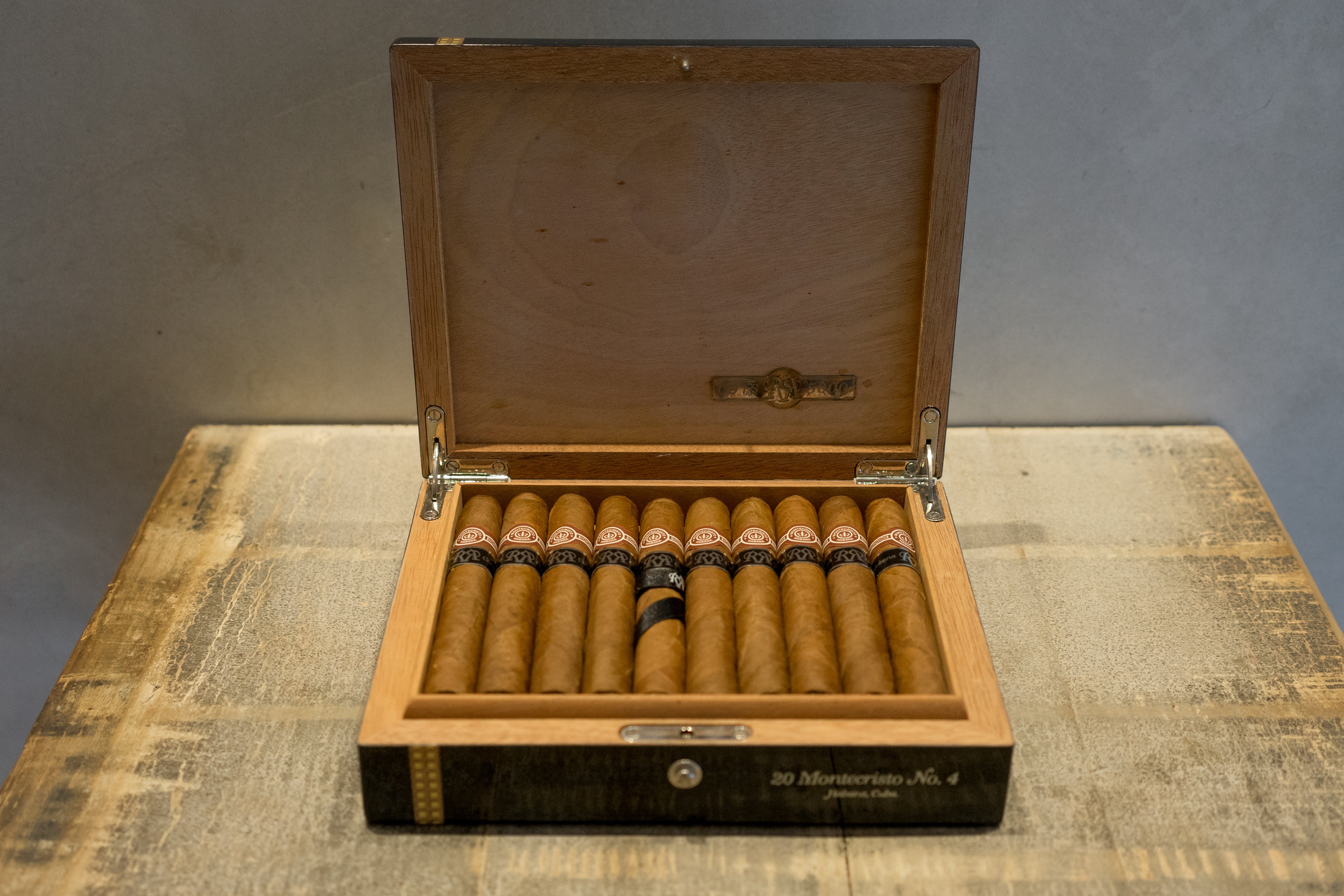 Montecristo No. 4 Cigar Reserva Cosecha 2002 for sale