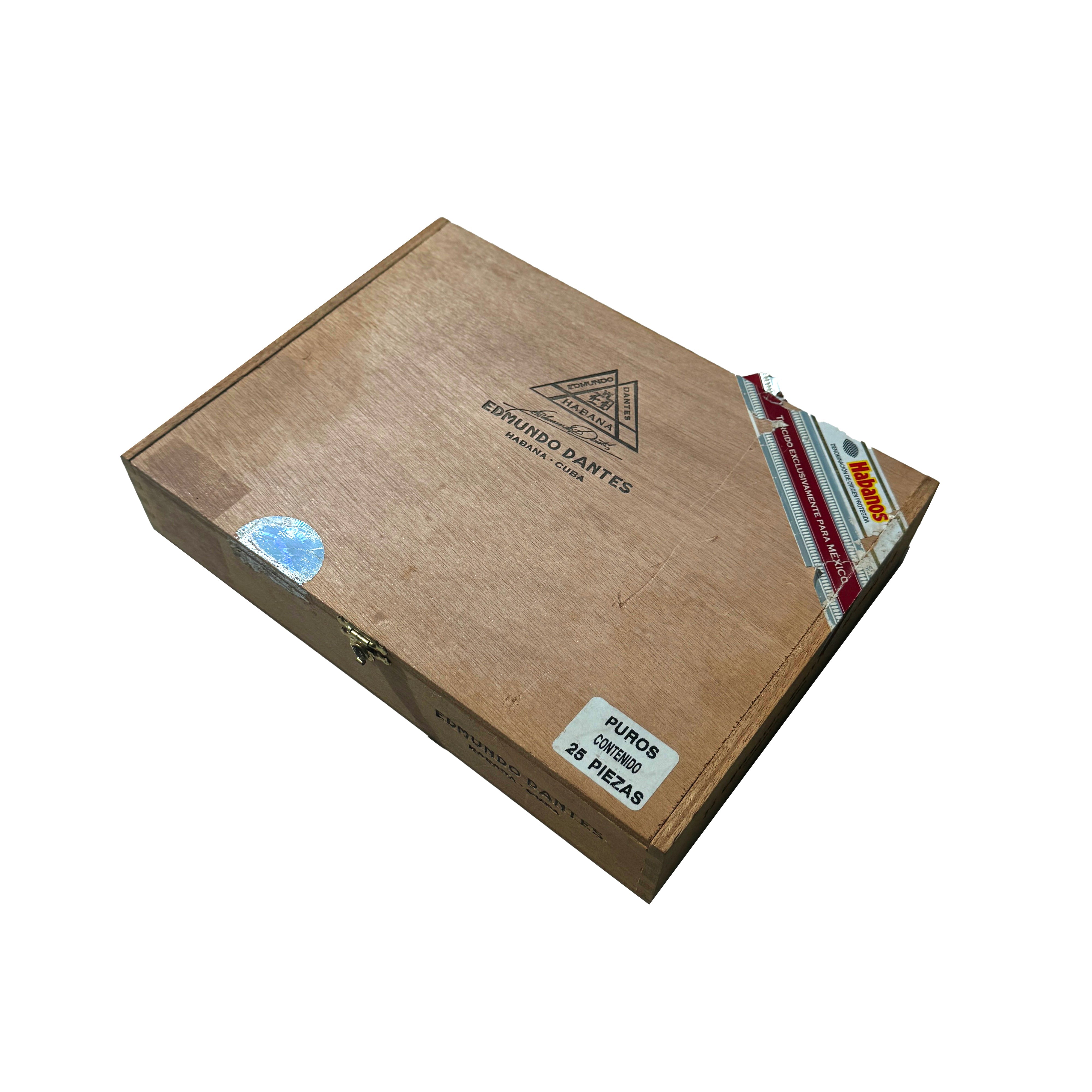 Edmundo Dantes Closed Cigar Box of 25 cigars detail on EGM Cigars