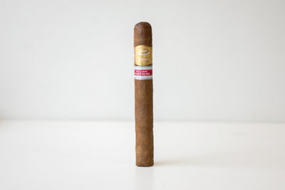 A singular Por Larrañaga Gran Robusto Cigar 