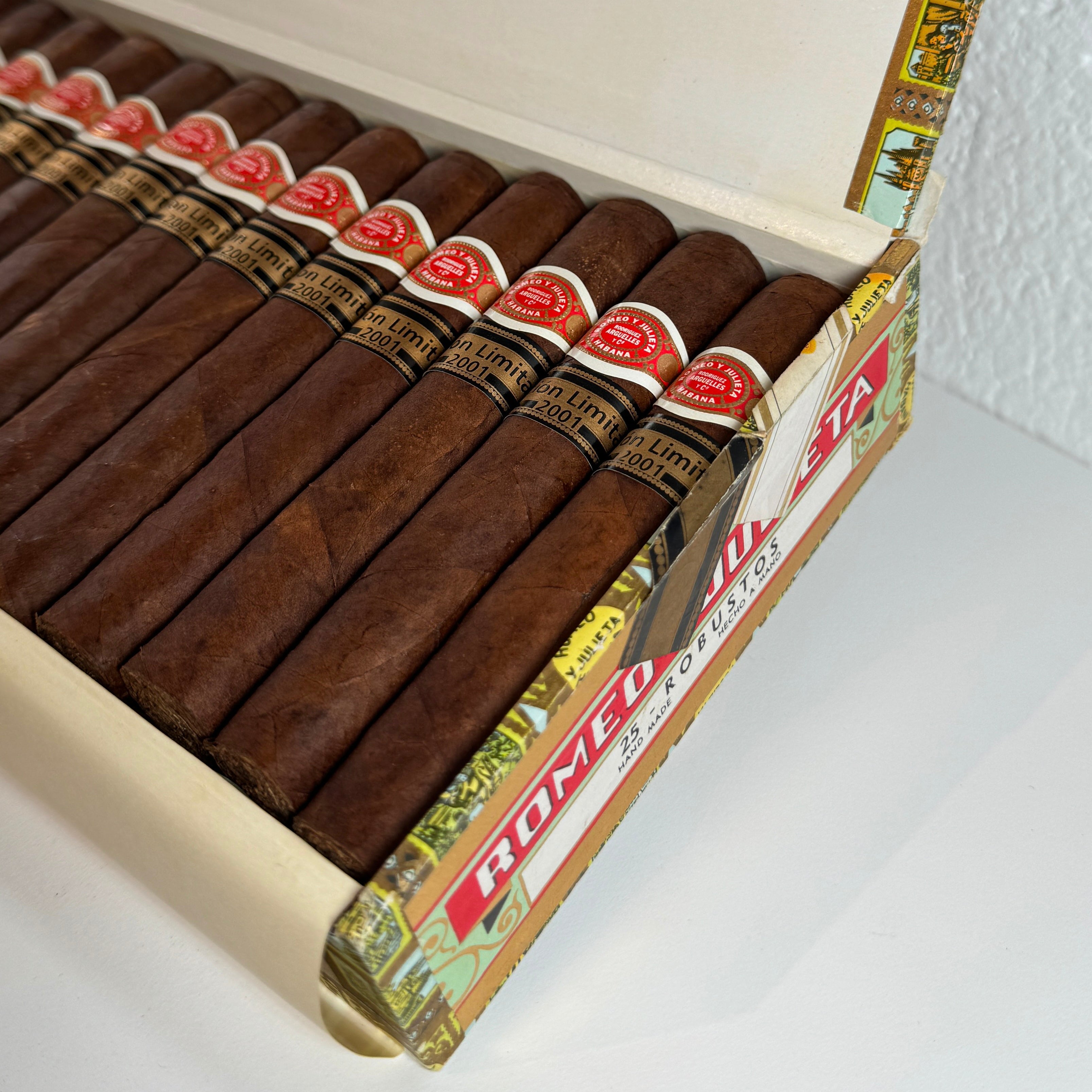 Romeo y Julieta Robustos Edición Limitada 2001 Cigar